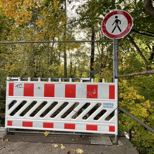 Sperrung der Kettenbr&uuml;cke zum Rosental